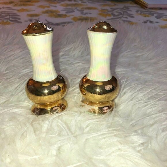 Vintage Irisdescent Luster Ceramic Monogrammed Salt and Pepper Shaker Set - Picture 4 of 8